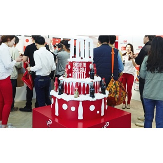 Cake Battle House by McCANN Korea